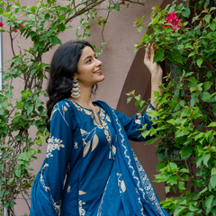 Women  Blue  Floral Printed V-Neck  Pure Cotton embroidered Kurta dupatta set