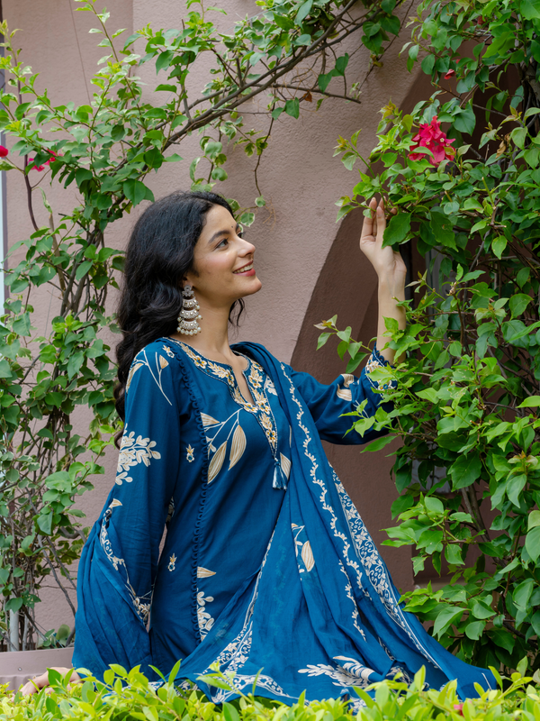 Women  Blue  Floral Printed V-Neck  Pure Cotton embroidered Kurta dupatta set