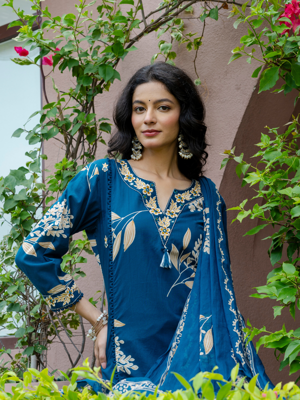 Women  Blue  Floral Printed V-Neck  Pure Cotton embroidered Kurta dupatta set